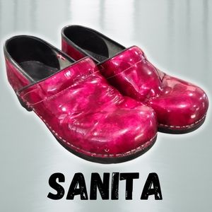 Sanita Hot Pink / Magenta Patent Leather Clogs Women's Size 9